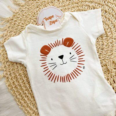 Conj. Body Leãozinho e Short Listrado - Off White 